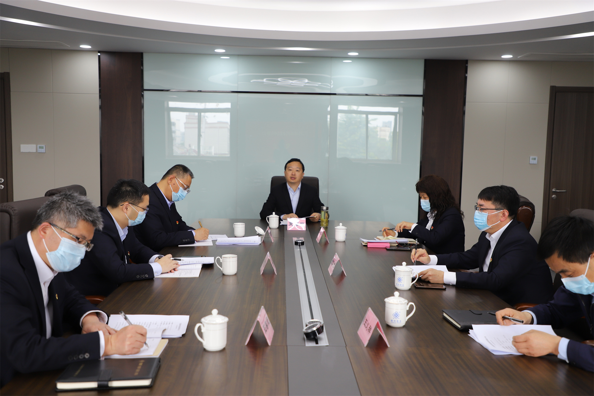 巅峰国际集团党委理论中心组开展党风廉政建设学习会